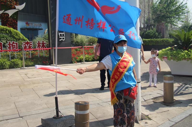 <strong>大鸡吧草美女视频</strong>